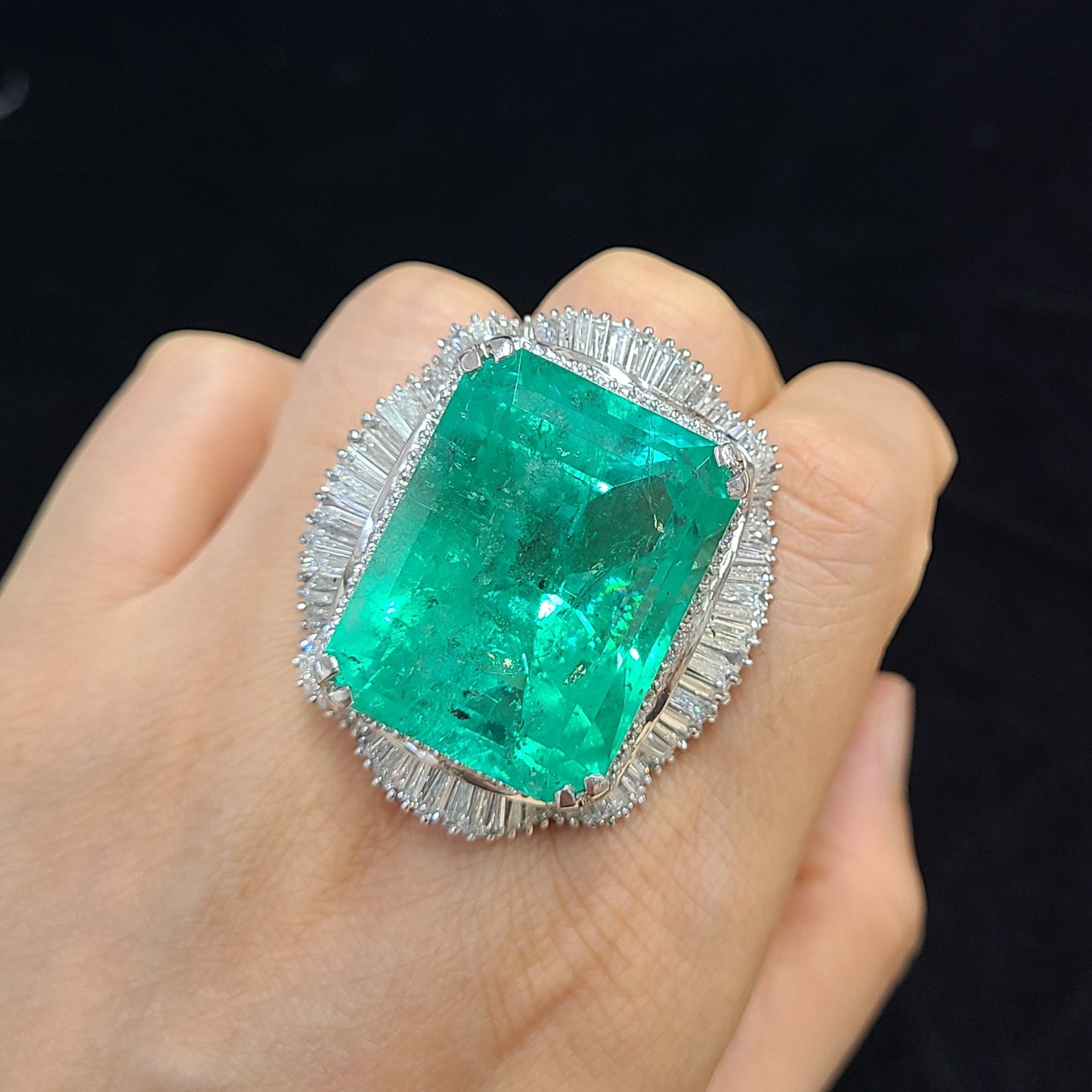 コロンビア産 62.19ct 天然エメラルド 5.4ct 天然ダイヤモンド プラチナ Pt900 リング 指輪【鑑別書付】