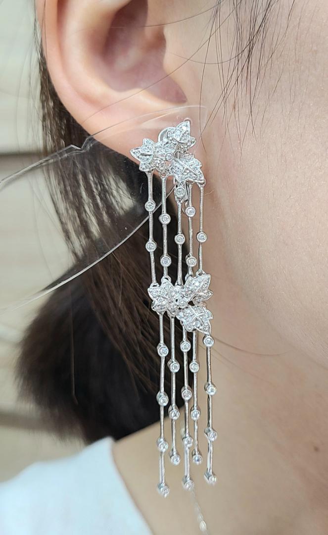 煌めく 華麗なるジュエリー 0.8ct 天然ダイヤモンド 18金 K18WG ホワイトゴールド イヤリング【 鑑別書付き】