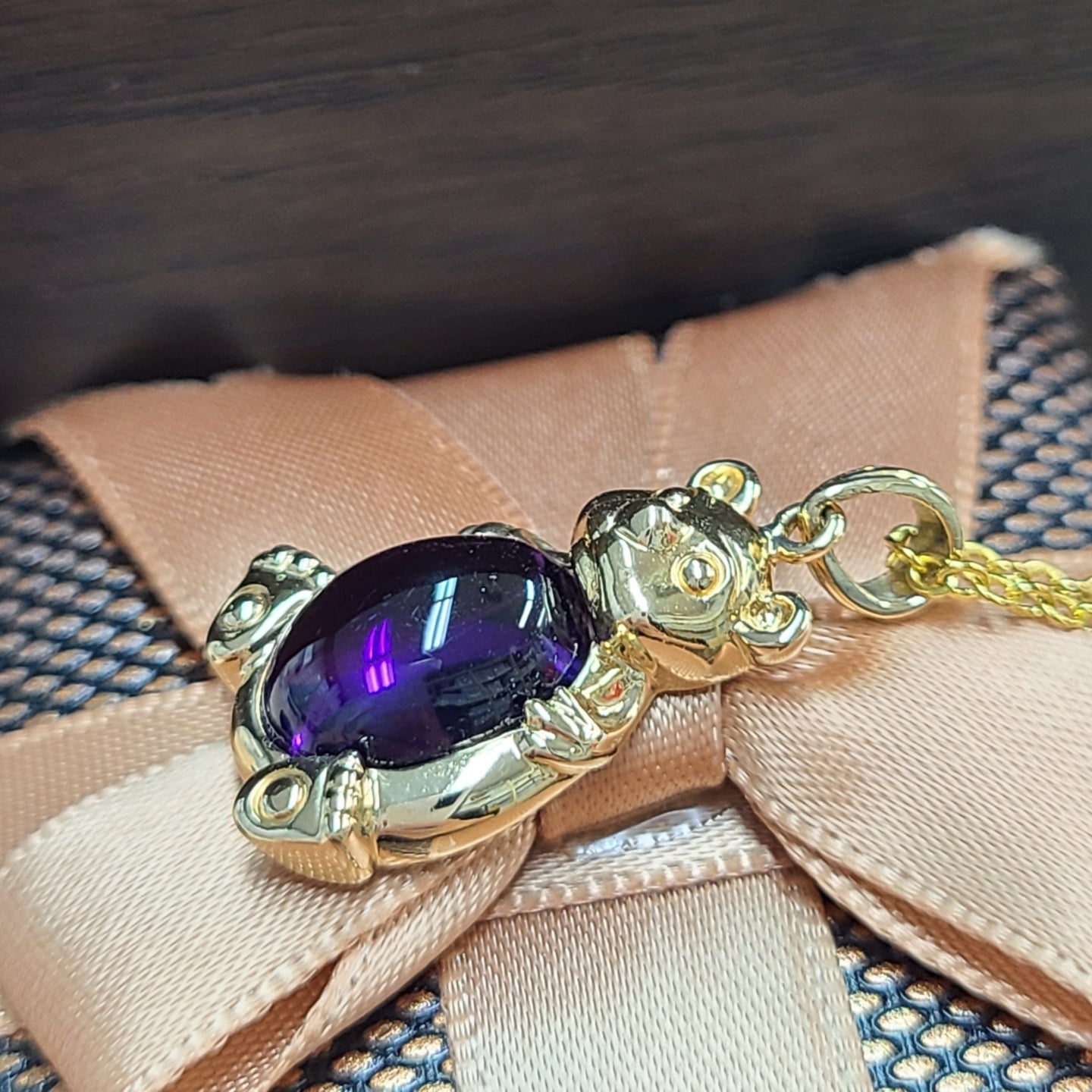 紫色发光5.37CT天然紫水晶K18黄金18金黄金顶级库玛熊动物项链二月诞生石