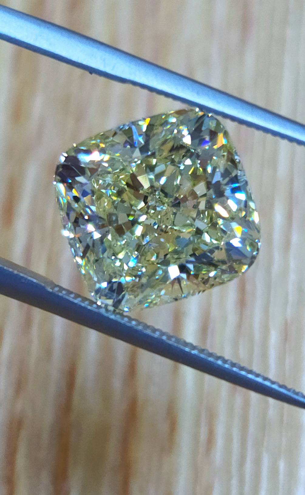 最強虹テリ ! 超絶カット! 8.04ct SI-1 クッションブリリアントカット 天然ダイヤモンド ルース【GIA鑑定書付き】
