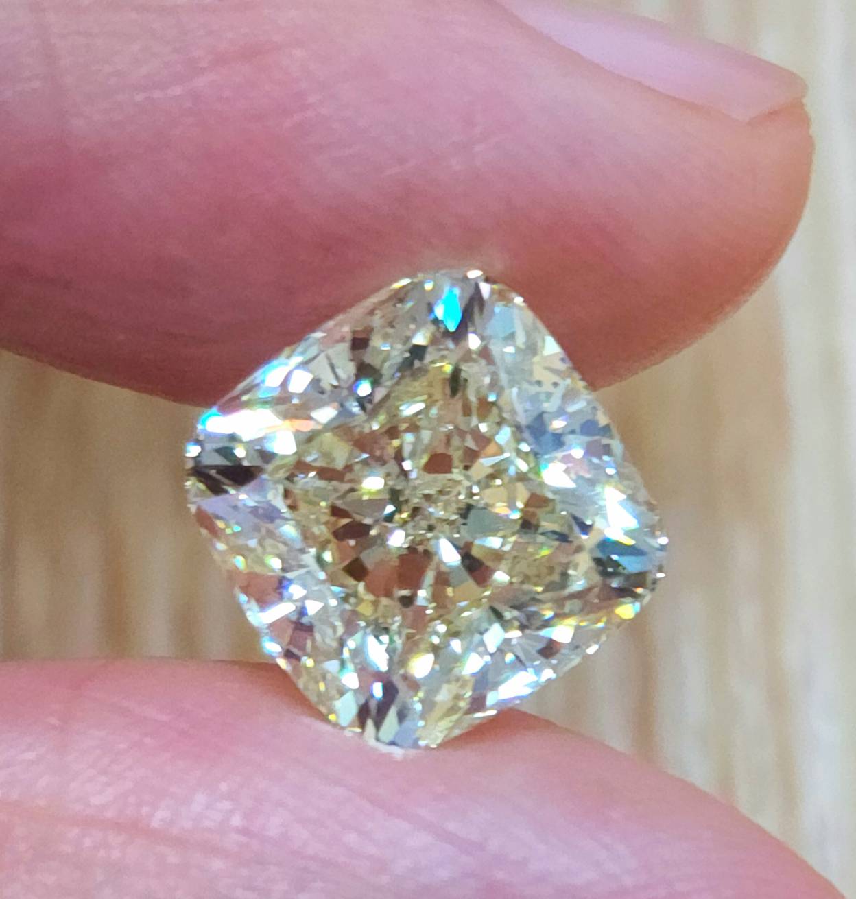 最強虹テリ ! 超絶カット! 8.04ct SI-1 クッションブリリアントカット 天然ダイヤモンド ルース【GIA鑑定書付き】