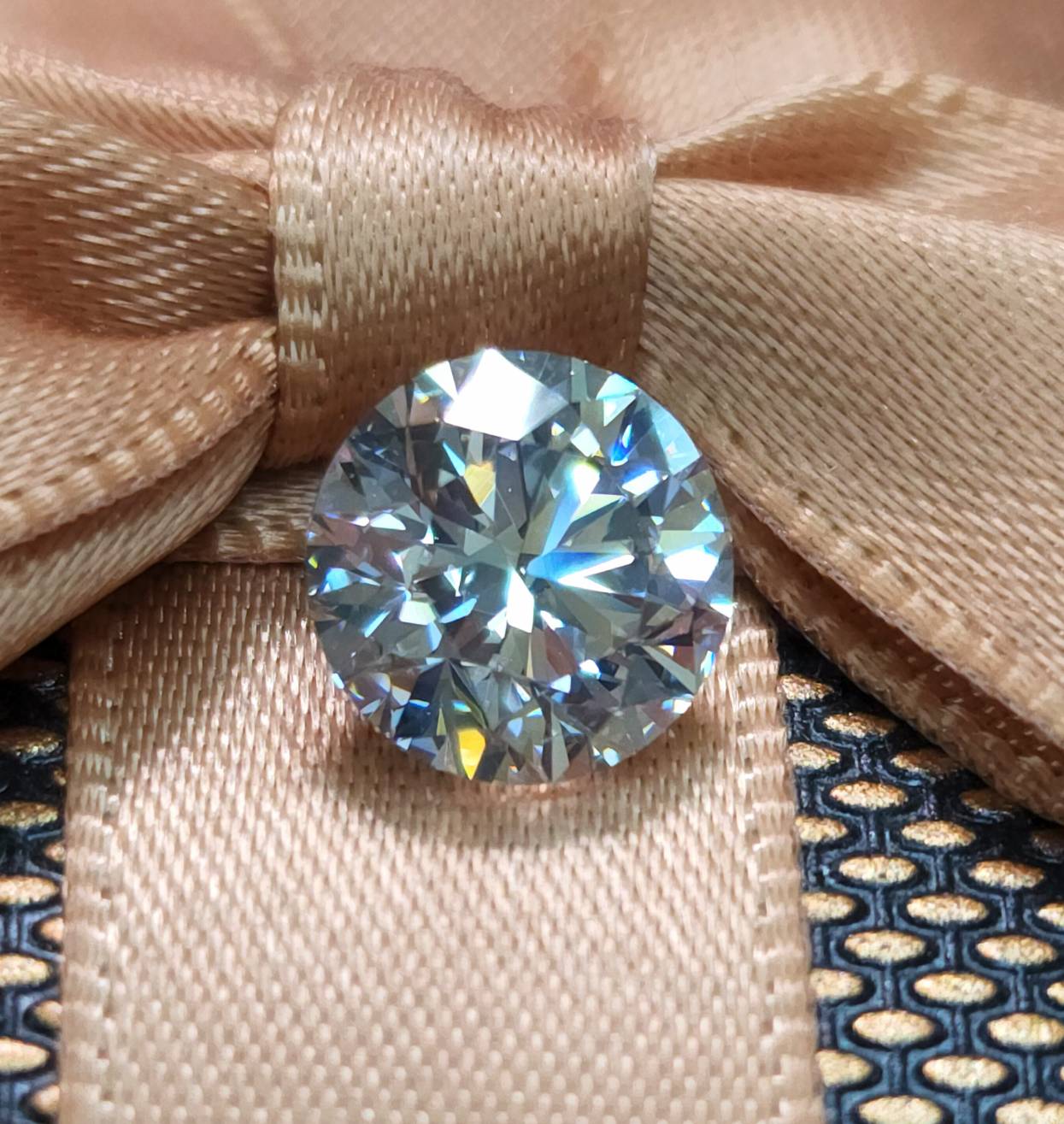 理想の究極美 ! 2.00ct Dカラー VVS-1 3EX 天然ダイヤモンド ルース【GIA鑑定書付き】