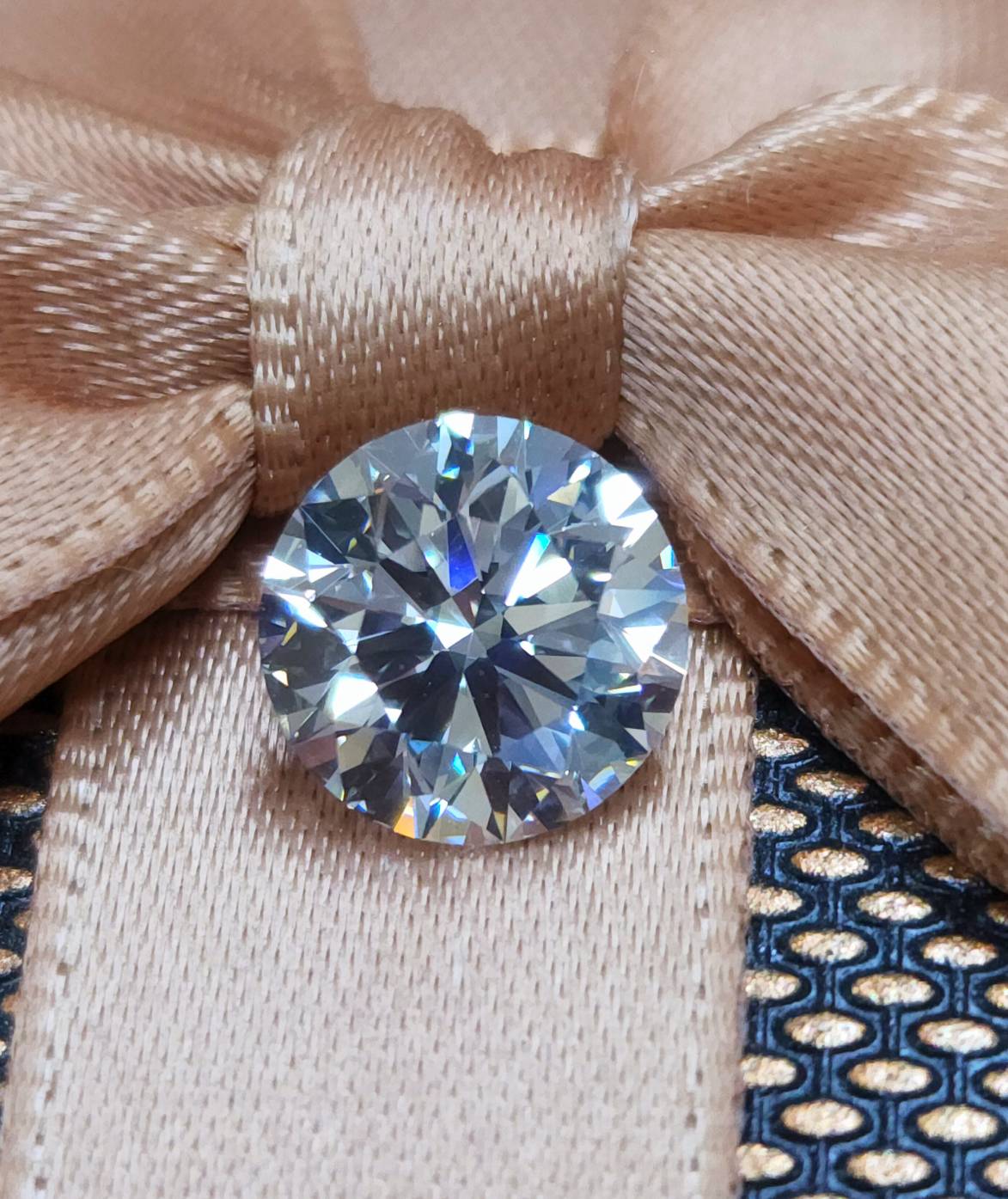 理想の究極美 ! 2.00ct Dカラー VVS-1 3EX 天然ダイヤモンド ルース【GIA鑑定書付き】