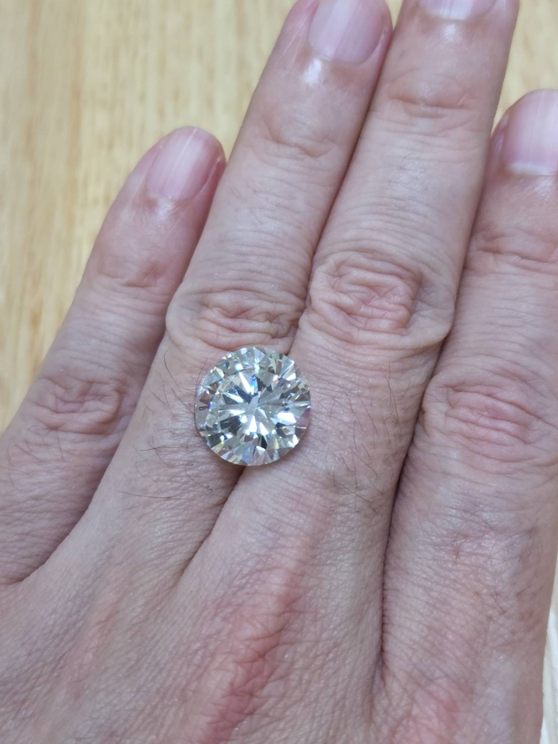 最高のステータス&資産 ! 永遠の輝きと最高の透明度、最強の虹テリ! 10ct VVS-1 天然ダイヤモンド ルース【GIA鑑定書付き】