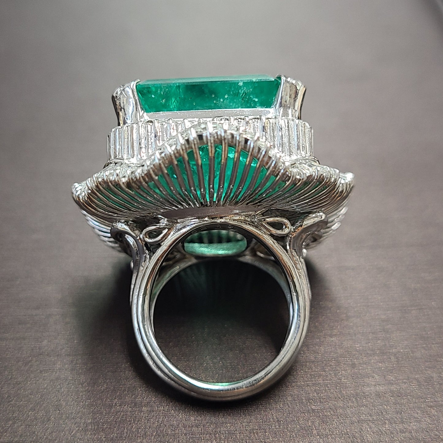 Colombian 62.19ct Natural Emerald 5.4ct Natural Diamond Platinum Pt900 Ring Ringidentification reportWith]