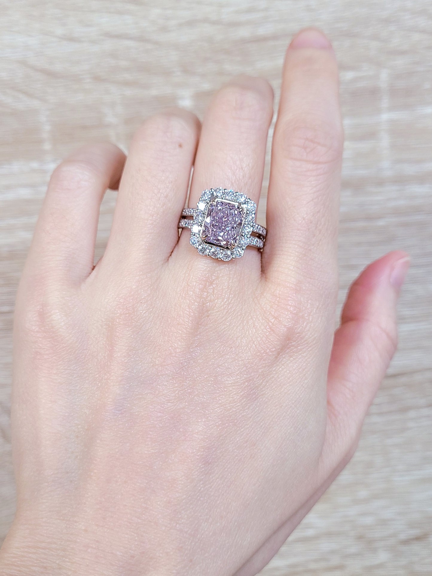 奇跡の色彩 3.07ct 天然ピンクダイヤモンド Fancy Purplish Pink ラディアントカット プラチナPt900・18金（K18YGイエローゴールド) リング 【中央宝石研究所ソーティング付】