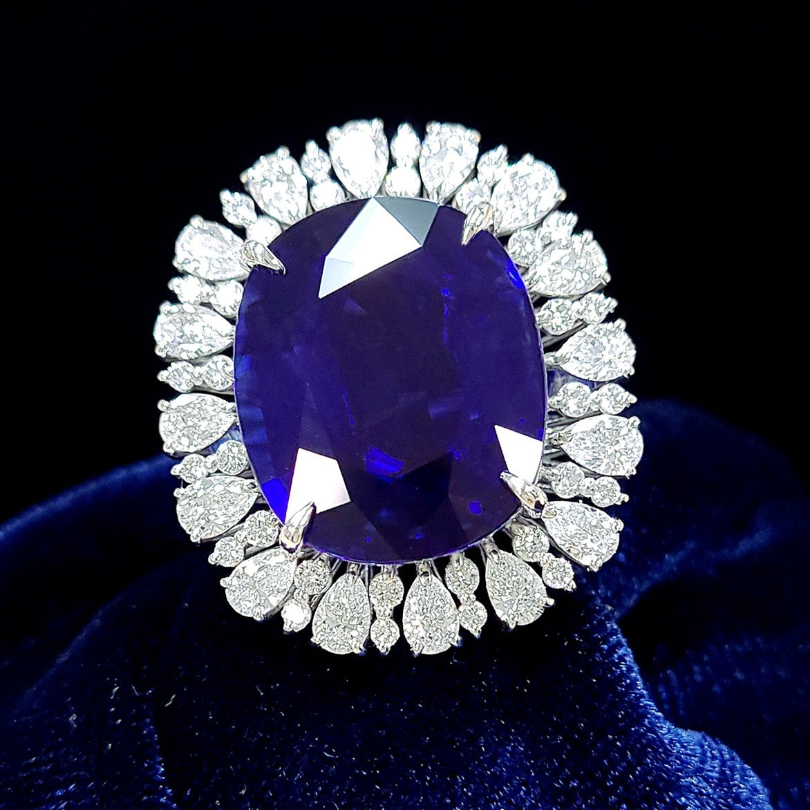 王族の威厳！17.38ct スリランカ産 ロイヤルブルー 天然サファイア