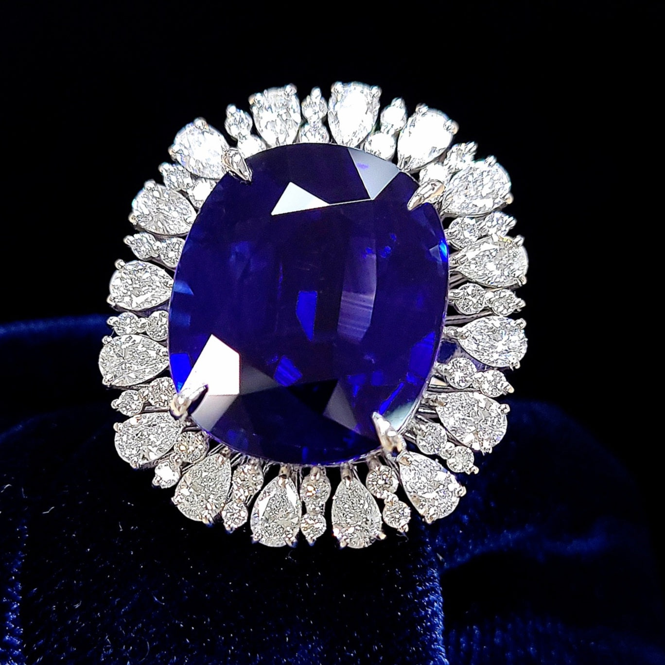 Royal Dignity! 17.38ct Sri Lankan Royal Blue Natural Sapphire 2.03ct Natural Diamond Platinum Pt900 Ring [with GUBELIN Certificate of Authenticity].
