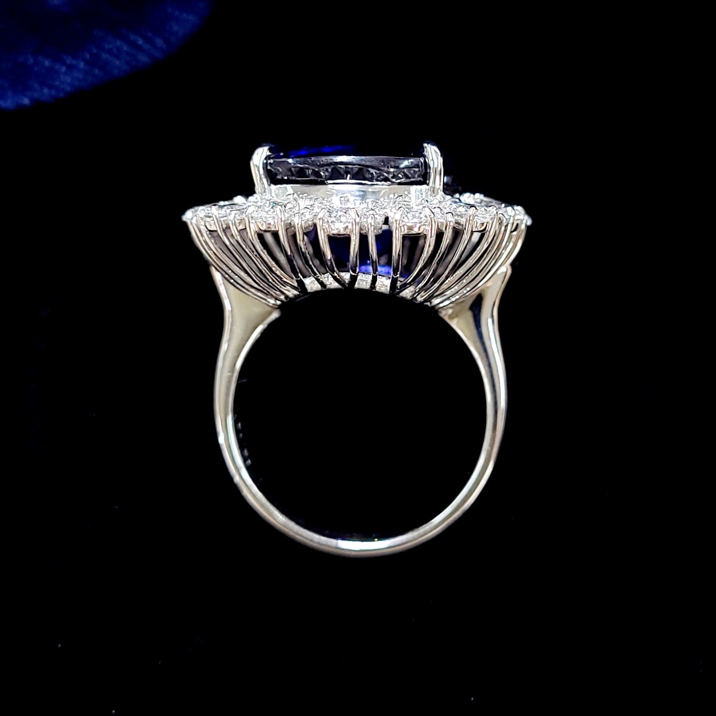 Royal Dignity! 17.38ct Sri Lankan Royal Blue Natural Sapphire 2.03ct Natural Diamond Platinum Pt900 Ring [with GUBELIN Certificate of Authenticity].