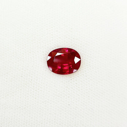 궁극의 색감 미얀마산 Vivid Red 3.70ct 피전 블러드 천연 루비 오벌 컷 루즈 [GIA감정서 포함].