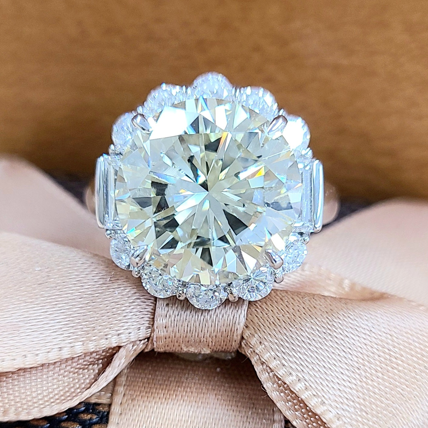 Gleaming! Large! 8.048 ct. diamond ring in platinum. grading report