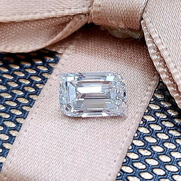 Rare Flame Step Cut Diamond loose [with GIA Certificate] [Miracle