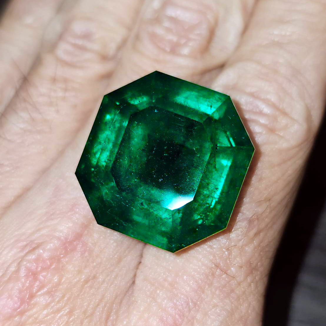 47.42ct 콜롬비아산 천연 에메랄드 루스 Muzo Green 마이너 인핸스먼트 [GRS 감별서 포함].