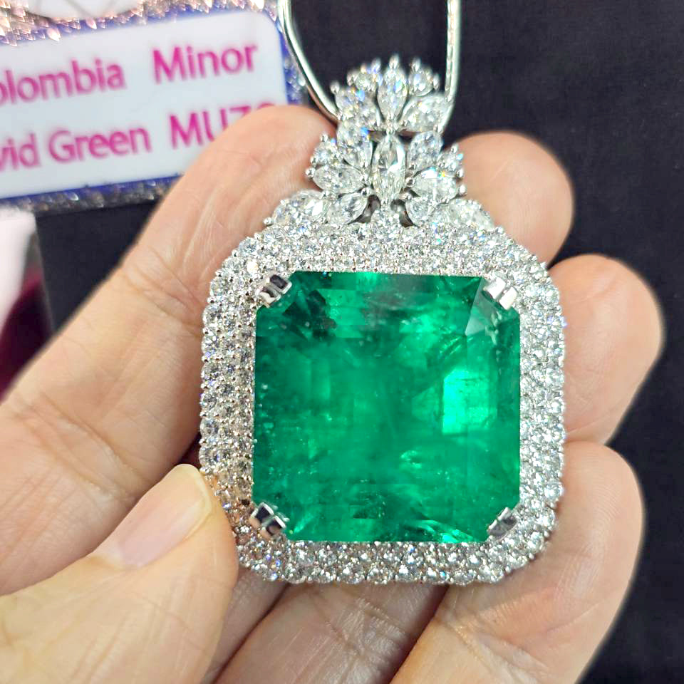 세계 최대의 품질 콜롬비아의 오래된 광산 Muzo 67.586ct Natural Emerald Total 9.12ct Natural Diamond PT900 플래티넘 펜던트 목걸이 [GRS 차이]