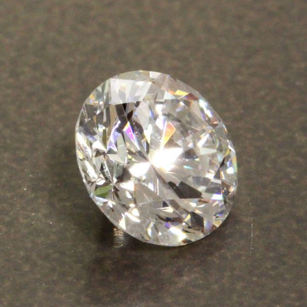 天然ダイアモンド　1.05ct ラウンドブリリアントカット　ライトブラウン　透明