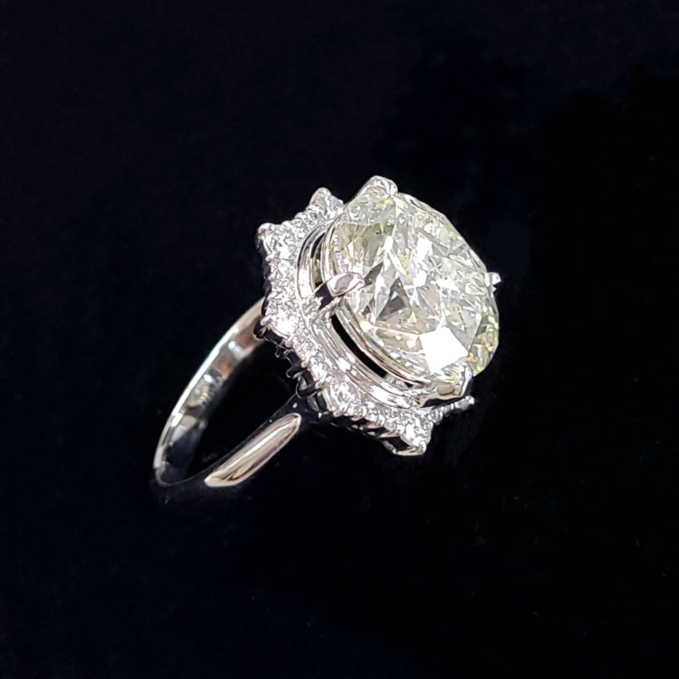 11.231 克拉 K 色天然钻石 GOOD 铂金 Pt900 六爪戒指，镶四月诞生石 [附证书]。