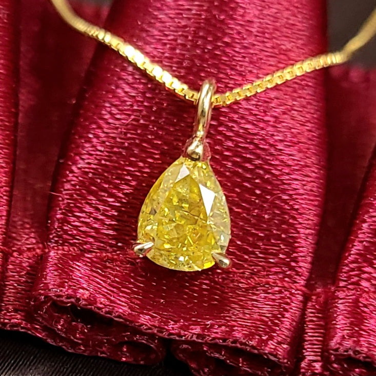 Super rare! The finest FANCY VIVID YELLOW! The highest peak of color diamond! 0.433CT Pair Shape Natural Diamond 18 Gold K18 Yg Yellow Gold Pendant Necklace [CGL (CGL (CGL)CGL）grading report]