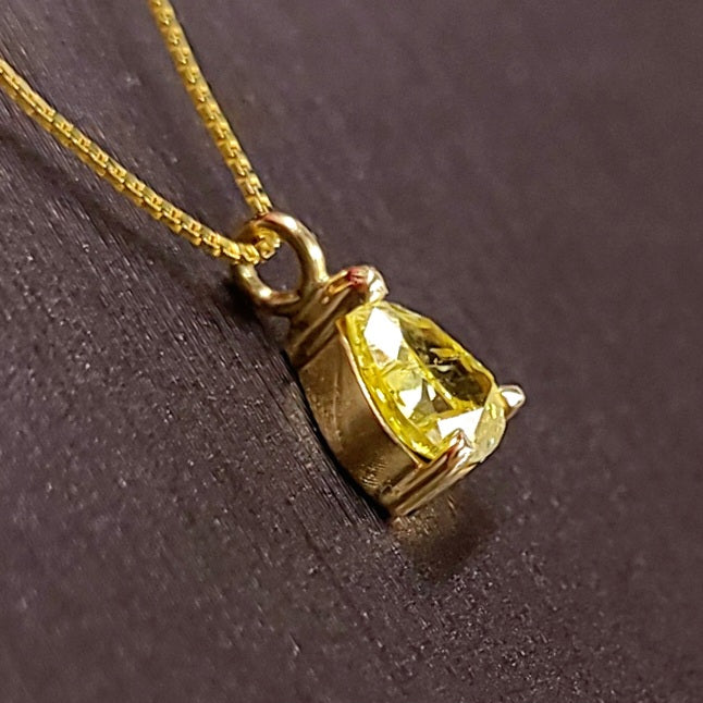 Super rare! The finest FANCY VIVID YELLOW! The highest peak of color diamond! 0.433CT Pair Shape Natural Diamond 18 Gold K18 Yg Yellow Gold Pendant Necklace [CGL (CGL (CGL)CGL）grading report]