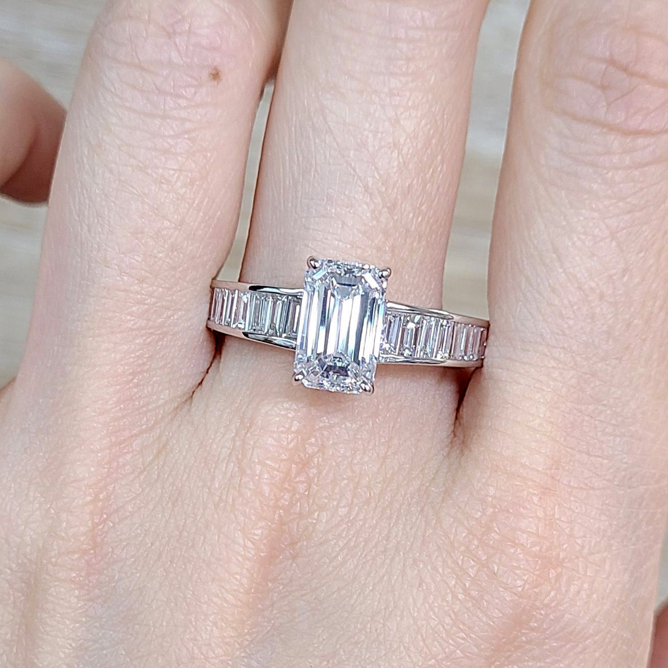 【奇跡の完全無色無傷】2.34ct D FL EX 天然ダイヤモンド エメラルドカット K18WG リング 【CGL/GIA鑑定書付】