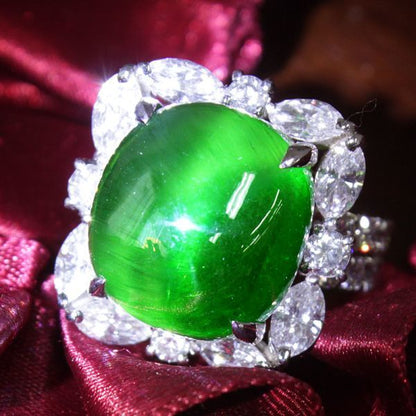 World Rare 21ct Natural Demantoid Garnet Cat's Eye 3.9ct Natural Diamond Pt900 Platinum Ring with Certificate of Authenticity from Central Gem Laboratory