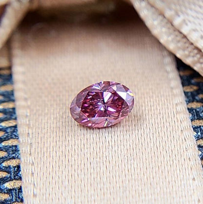 0.275CT精美的紫色天然红色钻石露丝椭圆形切割[中央珠宝实验室，具有Argyle Management（1 p）]