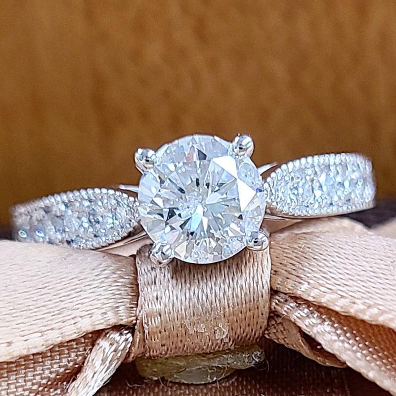 売り切れました。Pt900 プラチナ900 エメラルド リング 大粒 5.75ct 