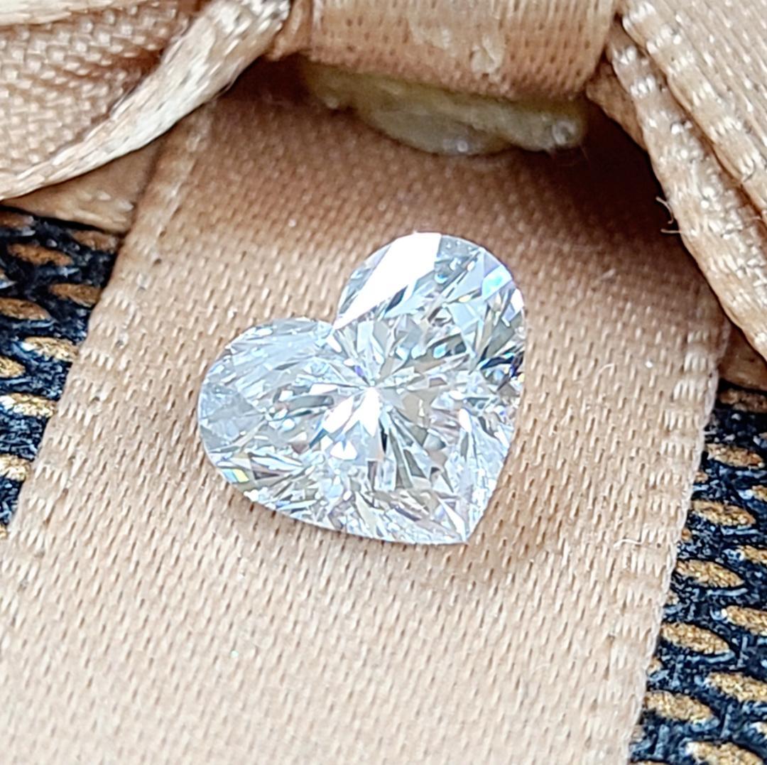 究極の美！ 1ct E VVS2 2EX ハート 天然 ダイヤモンド ルース 【 GIA 鑑定書付 】