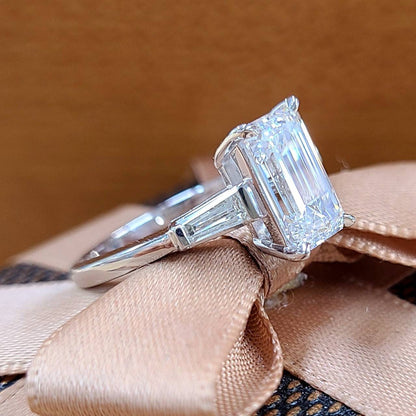 The world's highest peak 2ct D IF EX emerald cut diamond Pt900 platinum ring ring with April birthstone [GIA certificate].