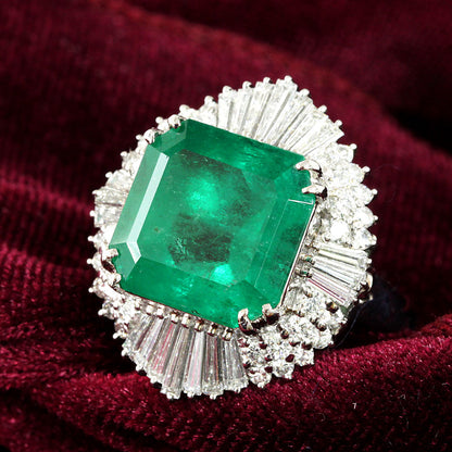 World's highest quality muzo Colombian vivid green 8ct UP emerald Pt900 platinum ring with GRS certificate