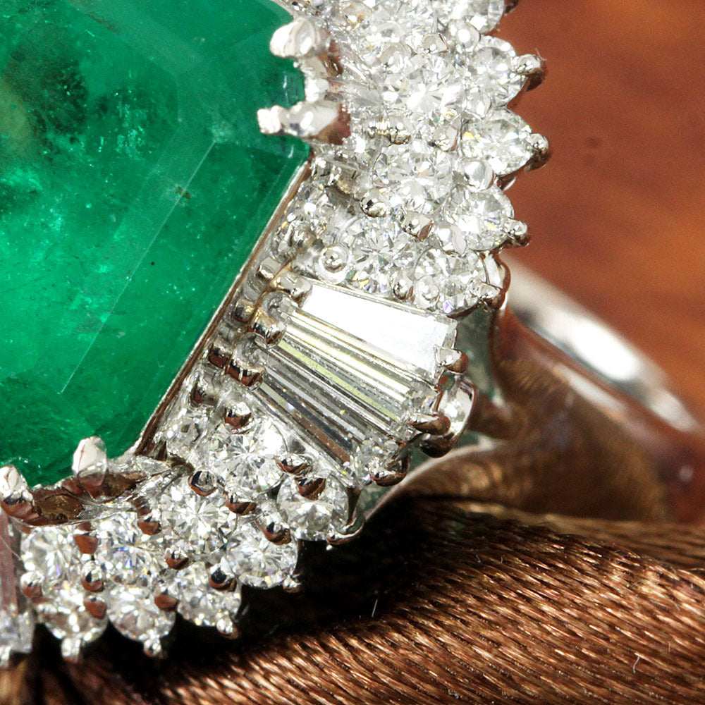 世界上最高质量的MZO哥伦比亚生动的绿色8ct翡翠pt900铂金环[带有差异差异]