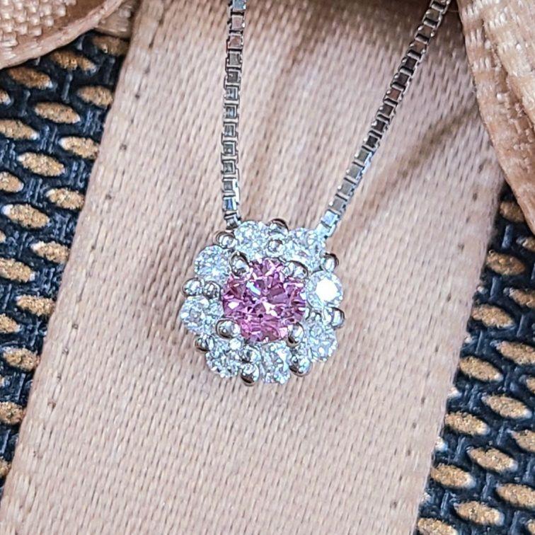Fancy intense pink0.109ct ピンクダイヤモンドネックレス