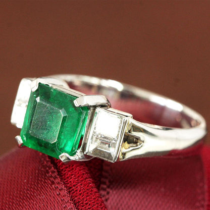 Dark green Colombian 1.18ct emerald diamond Pt900 platinum ring with certificate of authenticity.