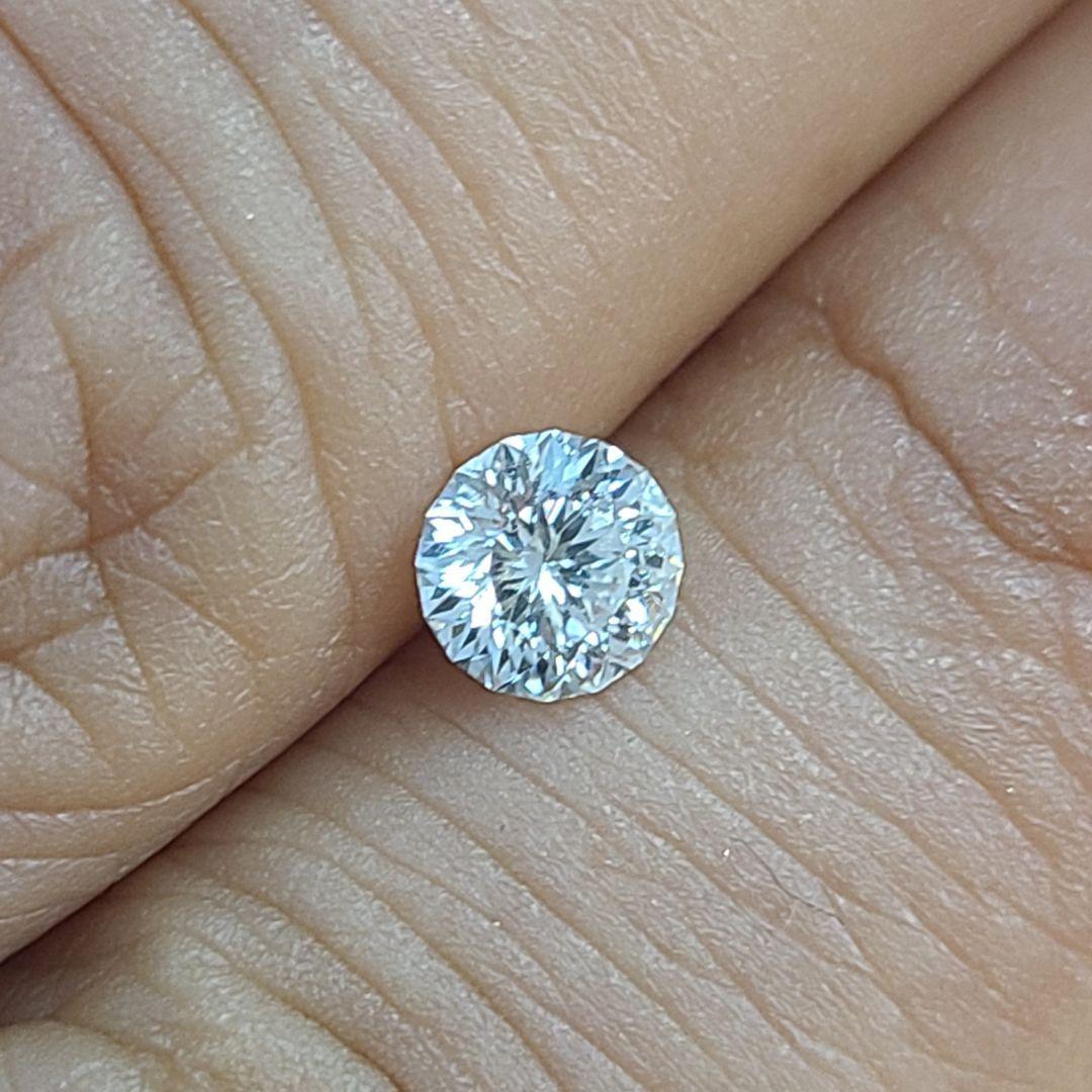 一点もの 超希少 113面カット 0.353ct ダイヤモンド ルース 【 中央