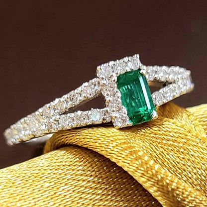 最好的生动的绿色天然翡翠钻石铂Pt900戒指可能的诞生石[差异]