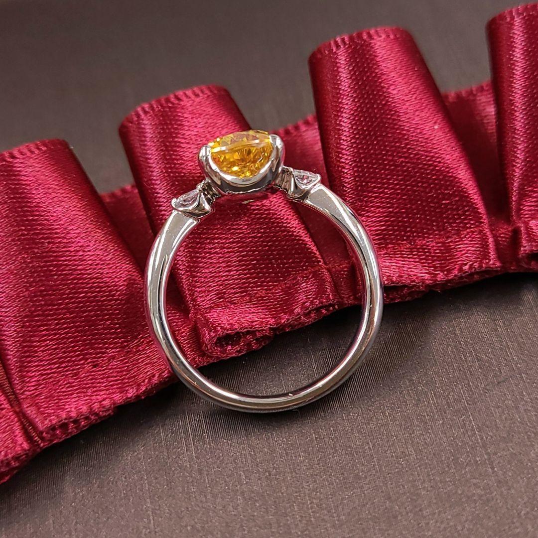 30,449円イエローサファイアと小さなダイヤの指輪