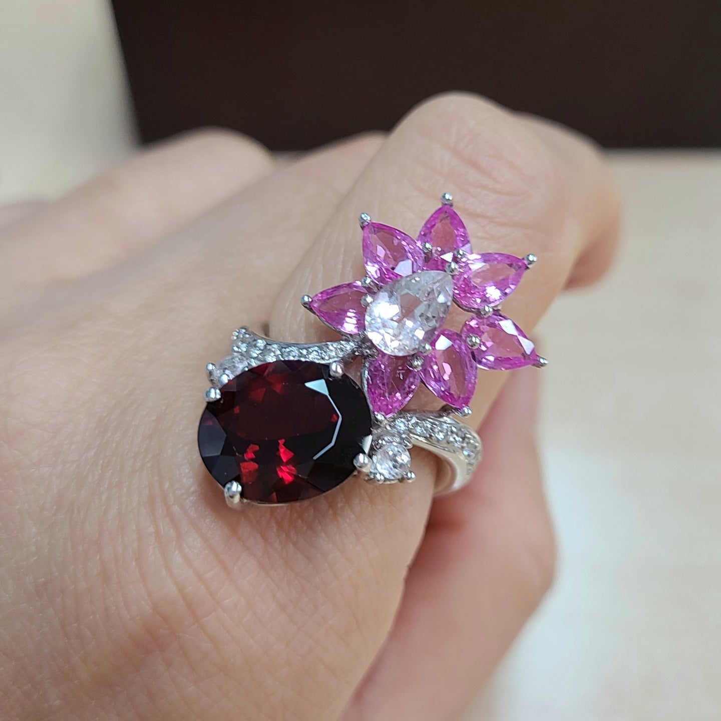 春のコレクション 天然 インパクト◎ ガーネット ホワイト WG K18 サファイア ガーネット
