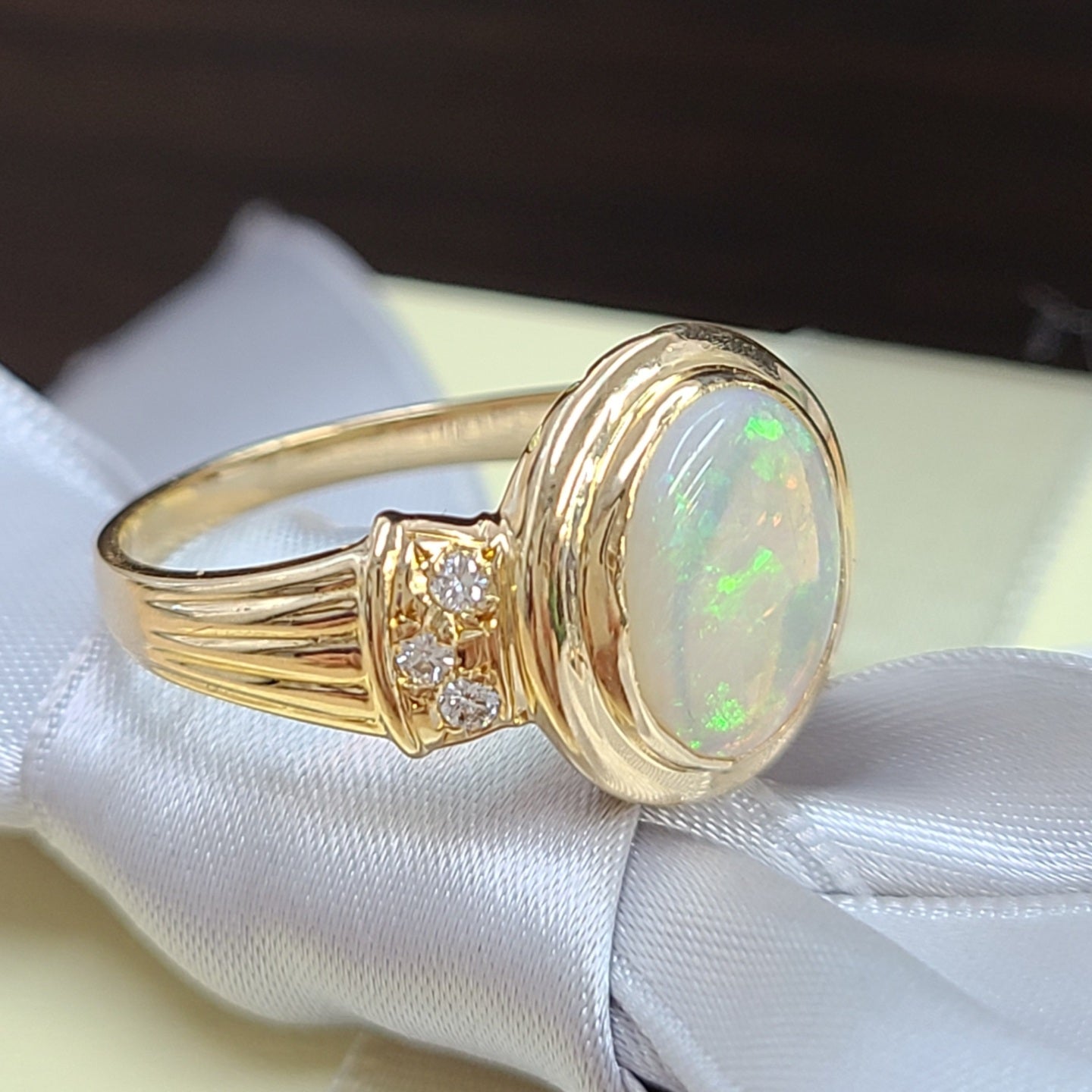 虹色の輝き レインボーオパール ダイヤモンド K18 YG イエローゴールド 