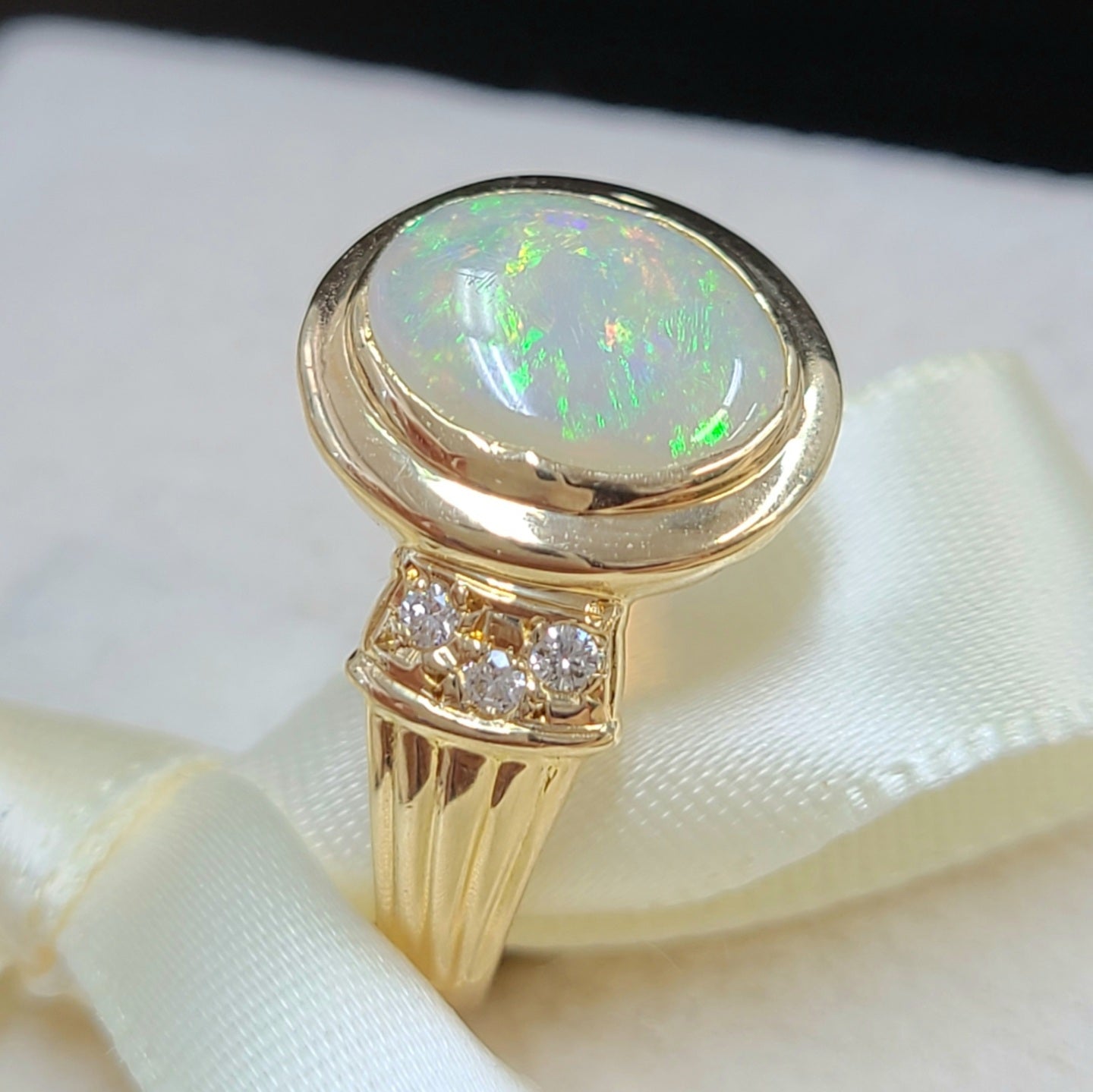 虹色の輝き レインボーオパール ダイヤモンド K18 YG イエローゴールド 18金 ウォーターオパール リング 指輪 10月誕生石 【鑑別書付】
