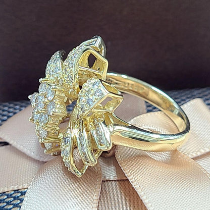 K18 YG yellow gold flower pavé ring with natural diamonds, approx. 1.9 ct. 18k gold, April birthstone (with certificate)