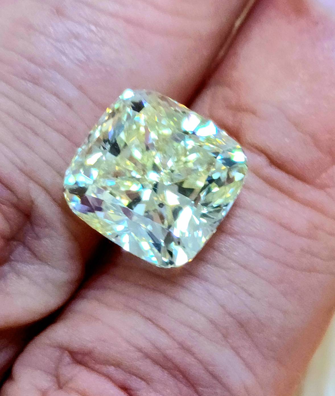 最強虹テリ ! 超絶カット！ 8.04ct SI-1 クッションブリリアントカット