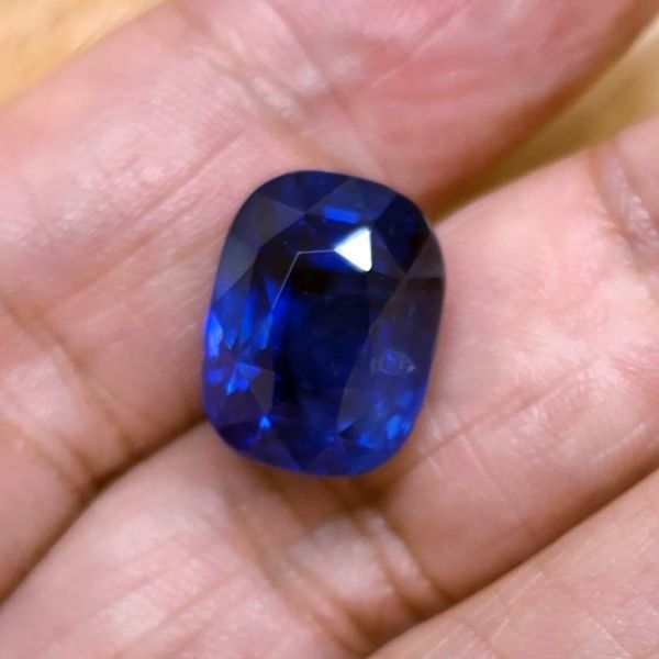 World's highest quality super large 17.83ct unheated no heat royal blue natural sapphire loose from Sri Lanka [with GRS certificate].