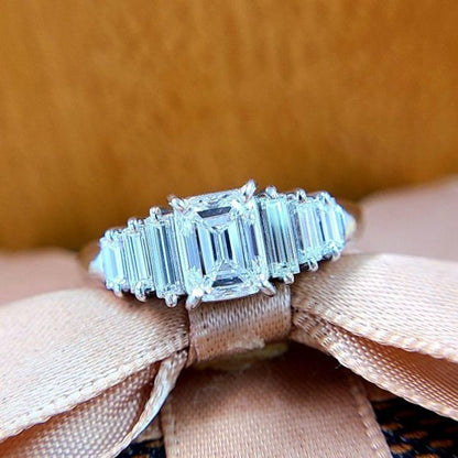 [GIA 감정] 최고 품질의 1ct D와 함께 Emerald Cut Natural Diamond PT900 Platinum Ring Ring April Birthstone.