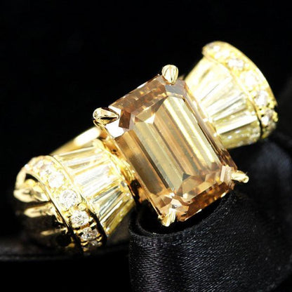 Rare large 5ct VS-2 emerald cut natural diamond K18 YG yellow gold ring with certificate of authenticity.